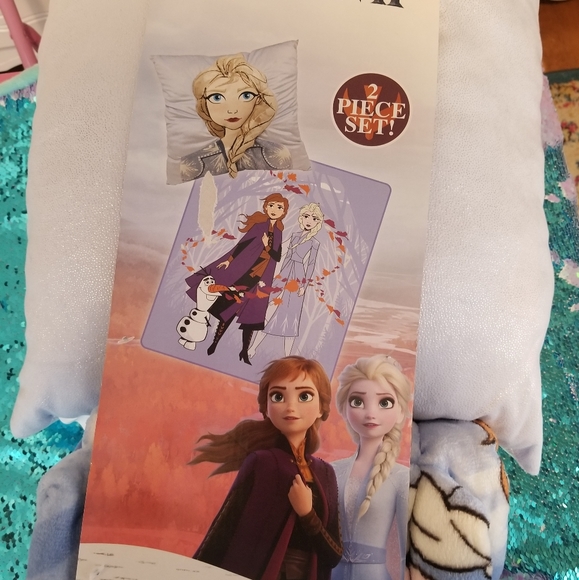 Character Pillow & Throw Set - Picture 2 of 4